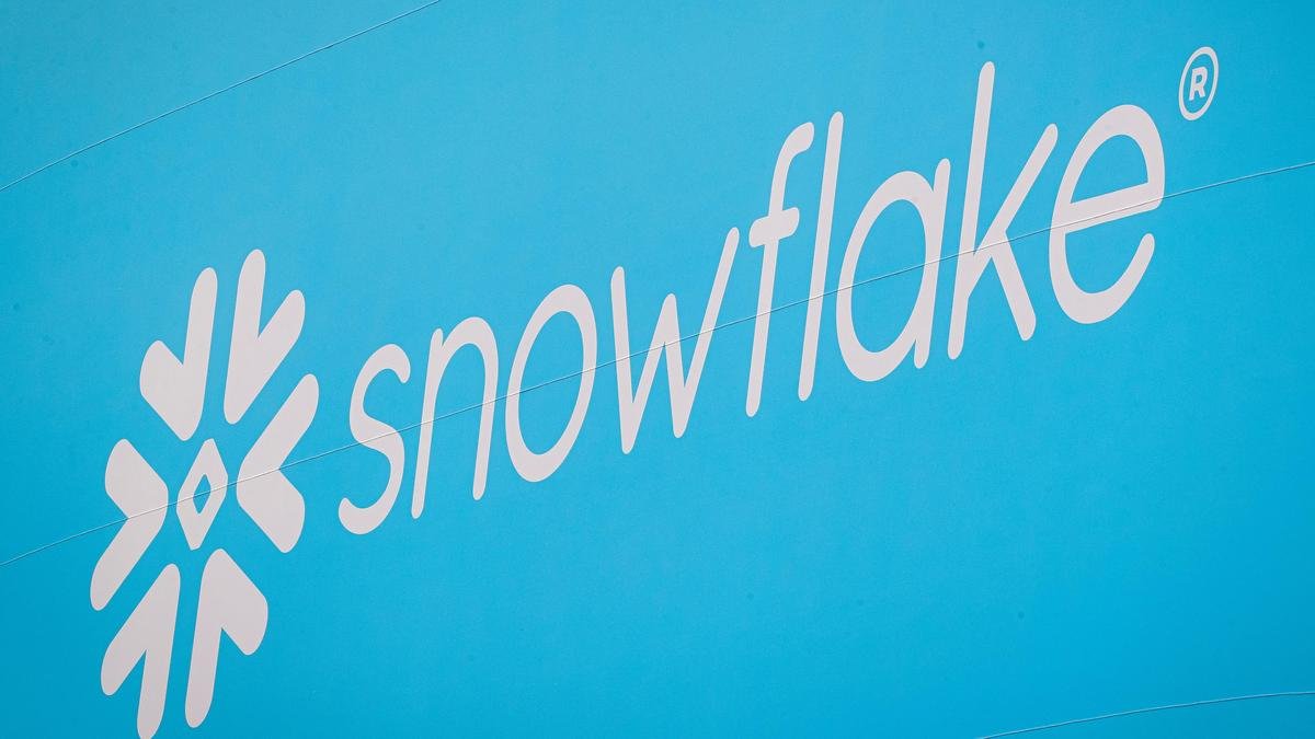 Snowflake bets on autonomous AI agents as enterprise software race heats up