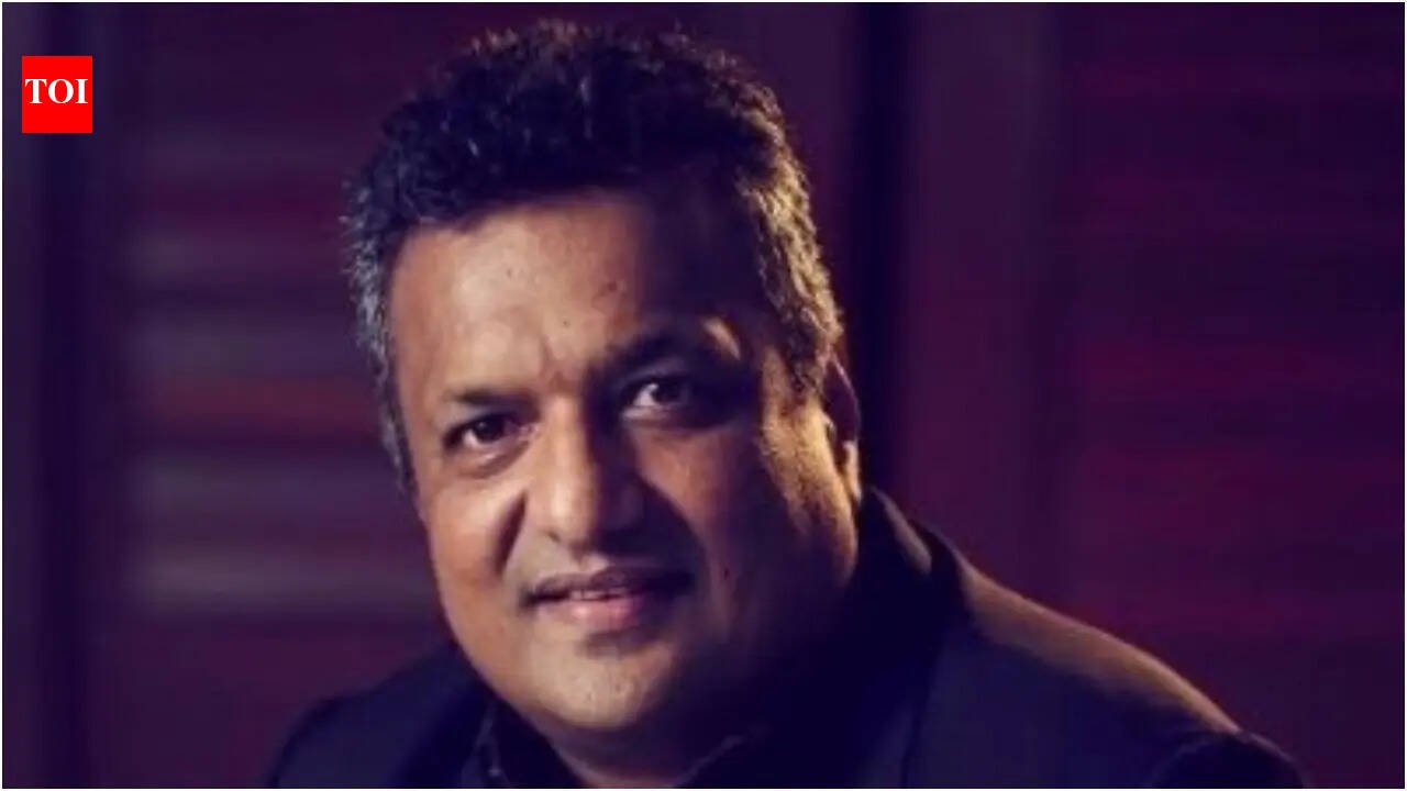 As Janhvi gets trolled, Sanjay says internet is destroying actors' careers