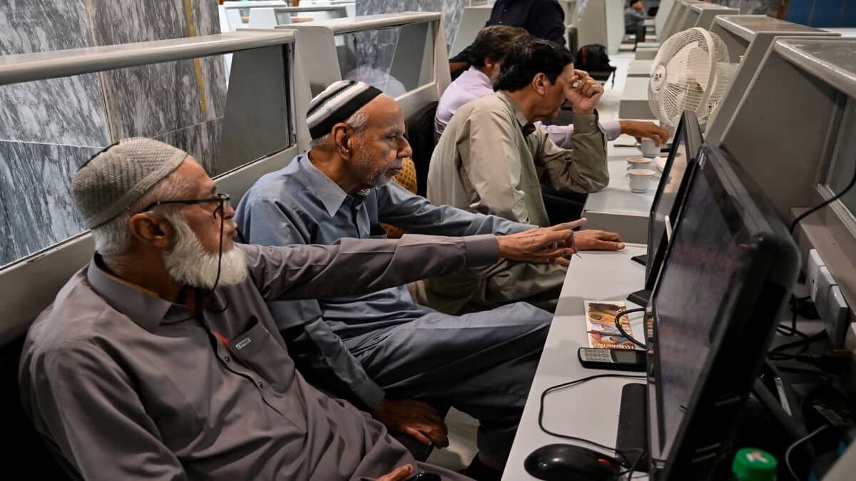 Pakistan Stock Exchange plunges over 6,000 points as US-Iran conflict escalation rattles investors
