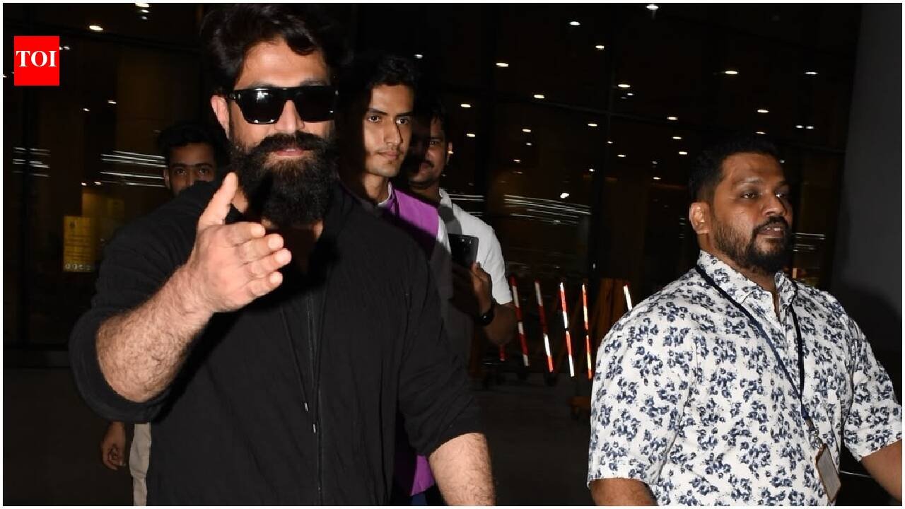 Yash spotted at airport after Comic-Con - PICS