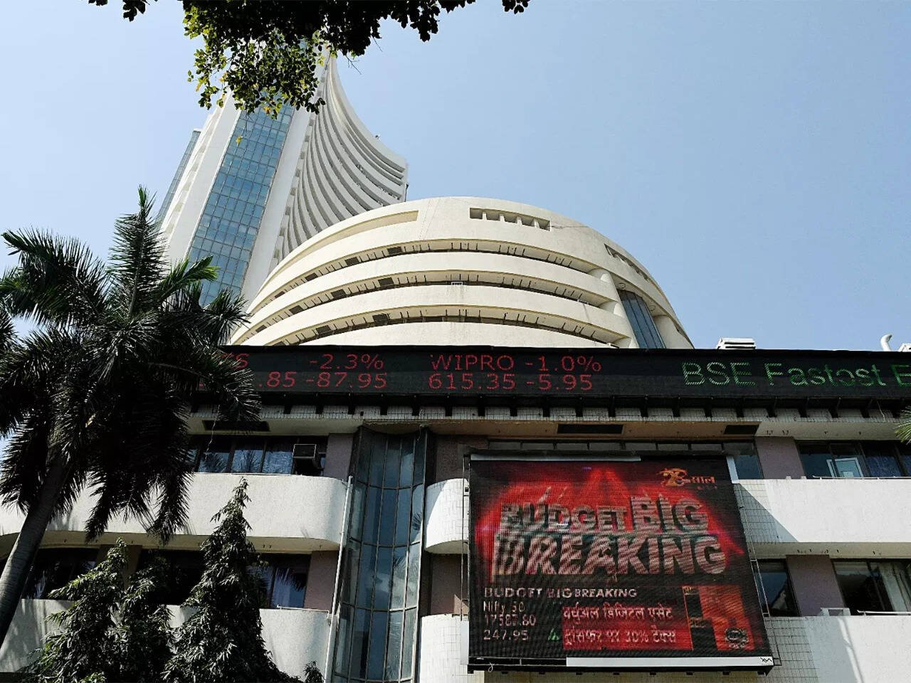 Market wrap: Eternal, HDFC Bank, Infosys among top gainers and losers on Nifty and Sensex on Monday