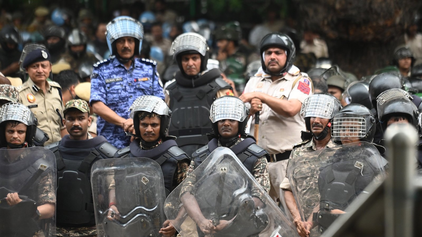 CJP withdraws protest, govt agrees to withdraw all police cases against students