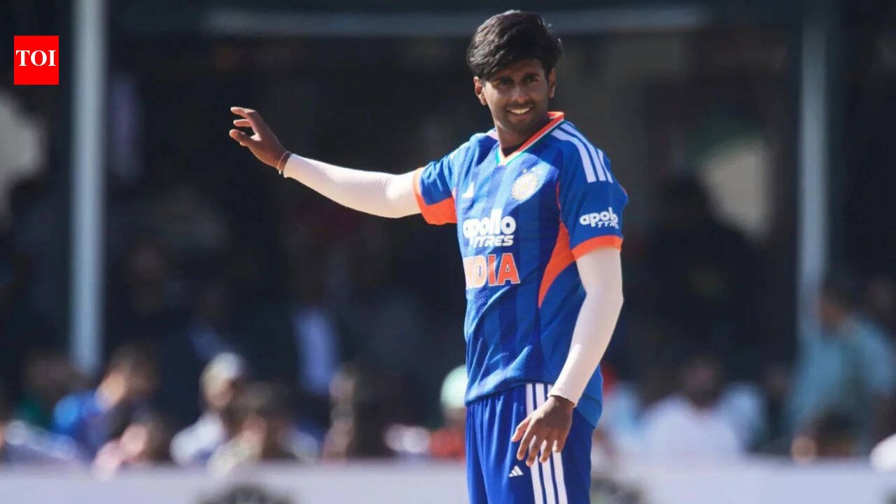 Mayank equals Bhuvneshwar's T20I Record with 1st-ball wicket against Zimbabwe