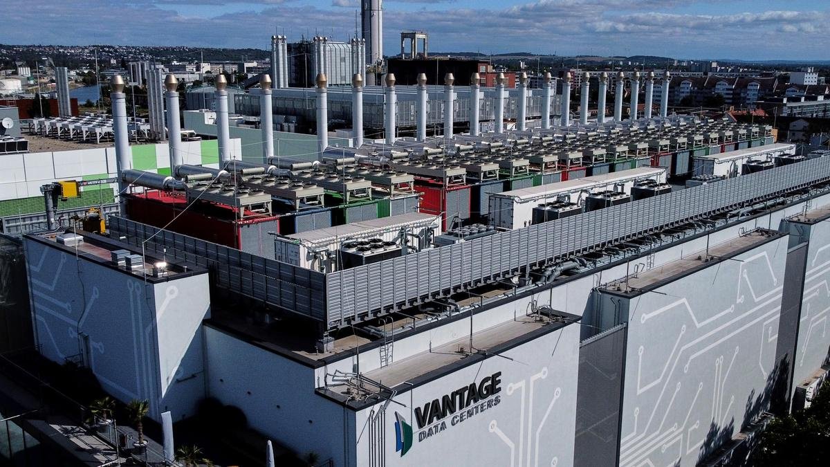 EU aims for seven AI gigafactories with €10 billion plan in race with U.S., China