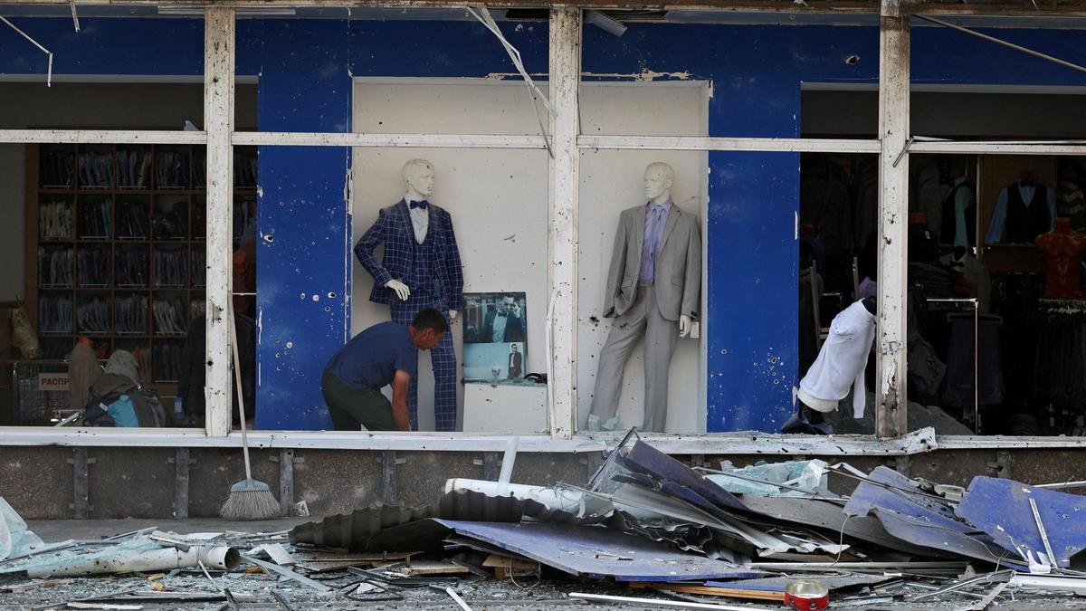Russia, Ukraine exchange overnight strikes that leave 7 dead, many injured