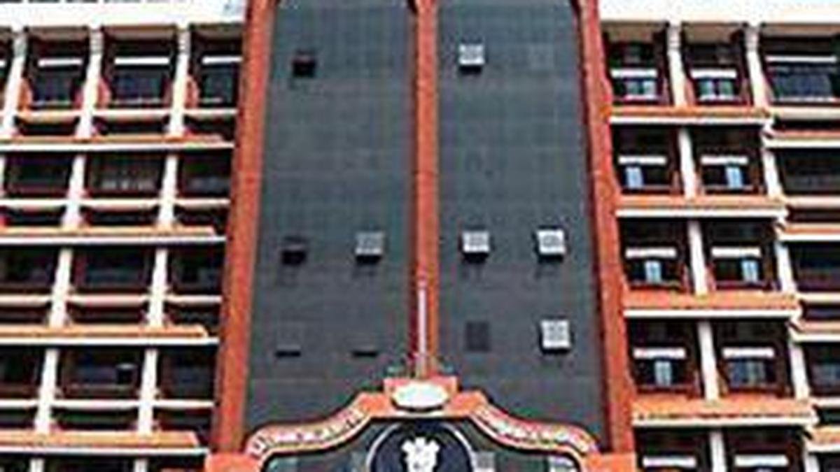 Cashew import scam: Kerala High Court stays interim orders of Single Bench