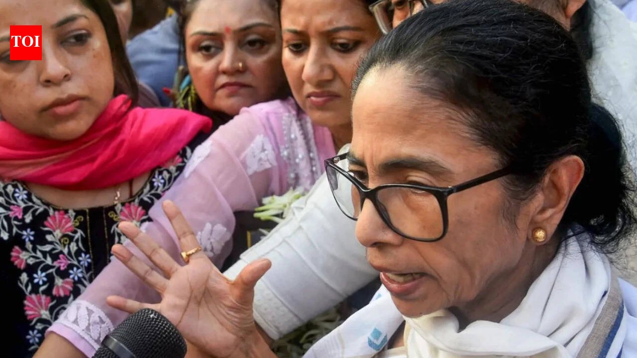 ‘BJP goons’ looted TMC office with police in confidence, claims Mamata; warns of protests in Delhi