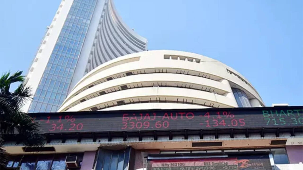CAS chaos: Nifty’s indicative price drops 1% in seconds to fall below 23,150 on F&O expiry day, Sensex closes 330 pts lower
