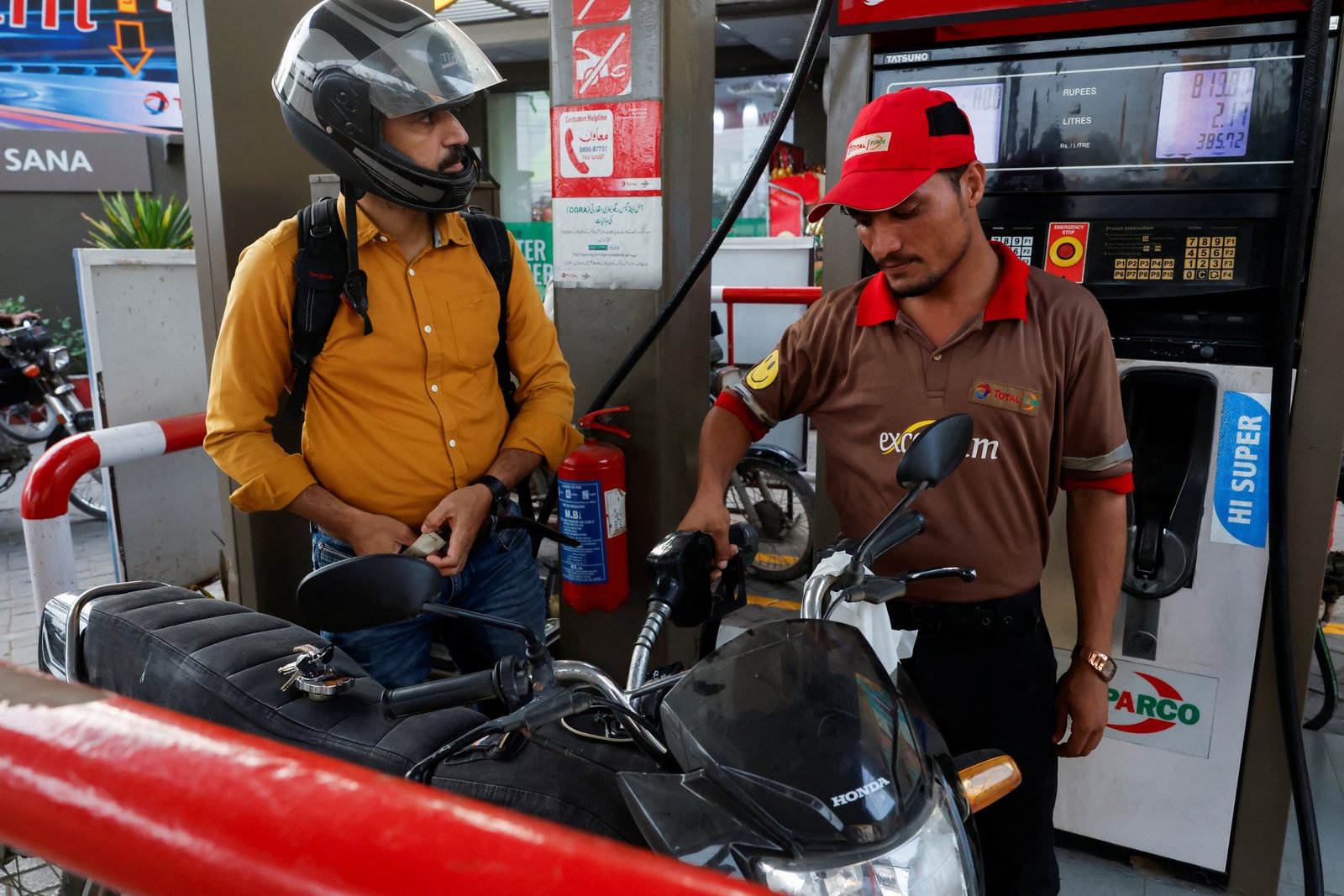 Pakistan imposes lockdown-like measures amid fuel, gas crisis: Foreign travel ban, markets shut by 9 pm