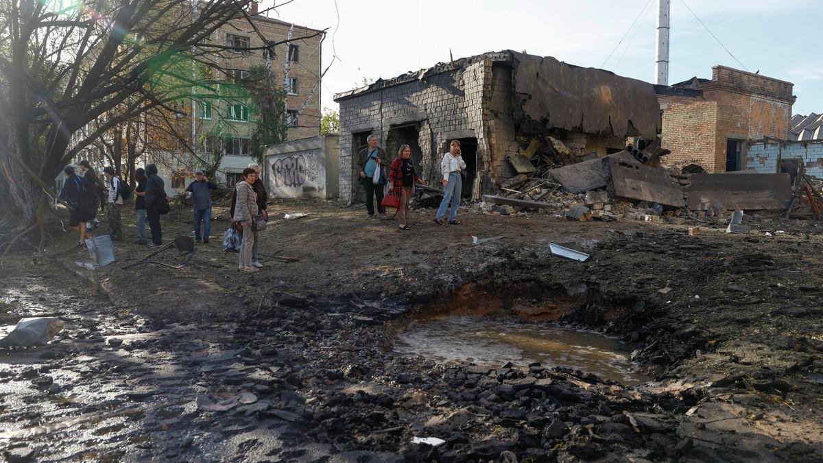 Russian drone, missile strikes on Kyiv kill 2, end pause in attacks