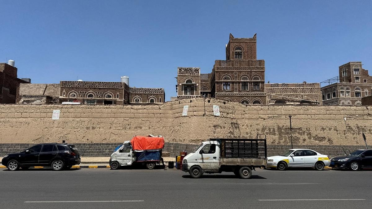 Yemen says govt. forces repel Houthi push on key Taiz-Aden route
