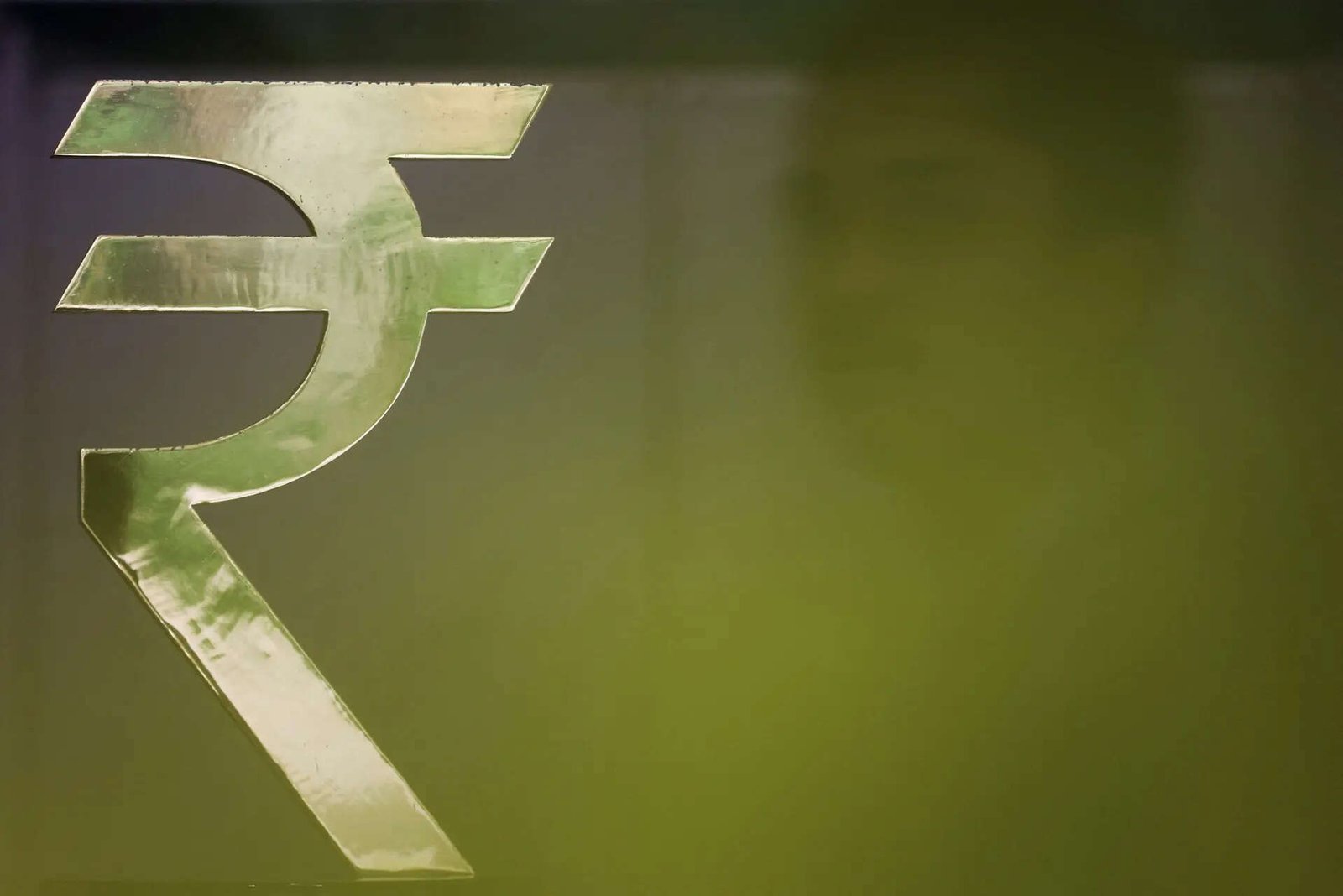 Rupee ends flat, hemmed in by RBI intervention, oil pangs