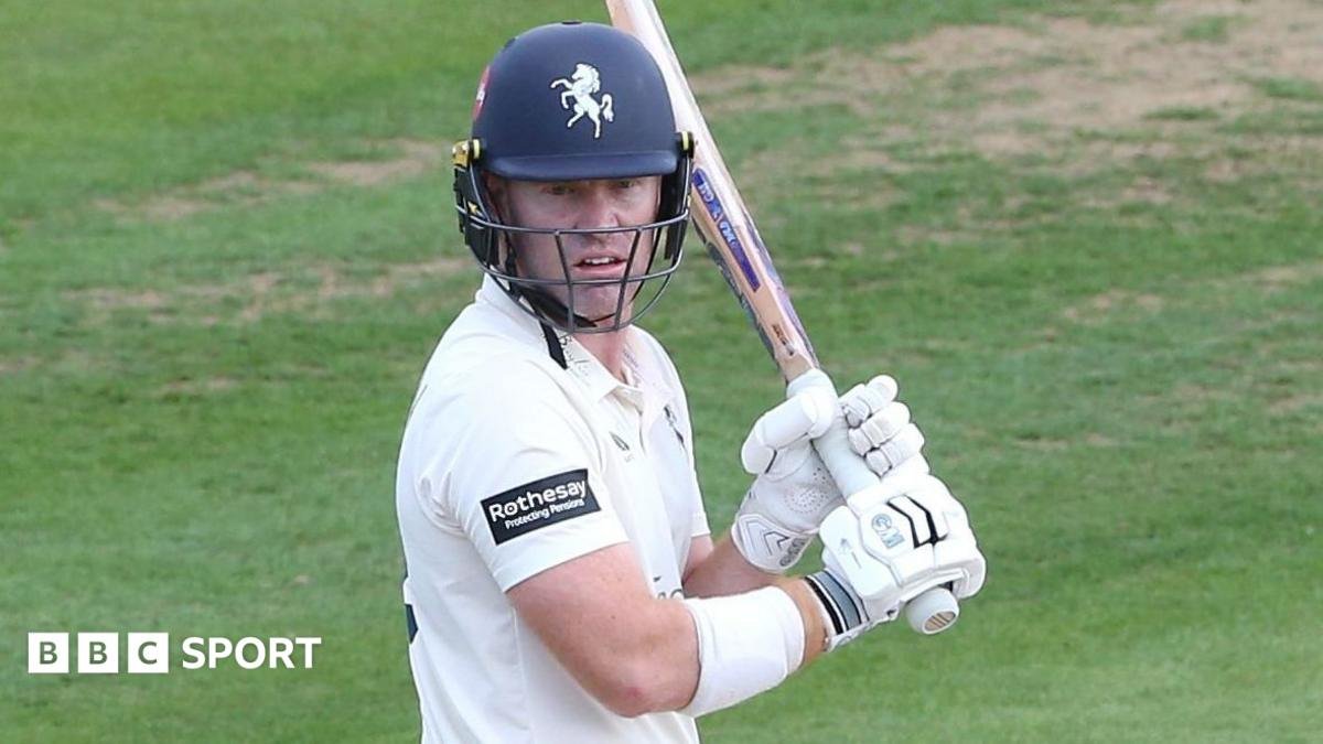 Compton puts Kent on top against Gloucestershire