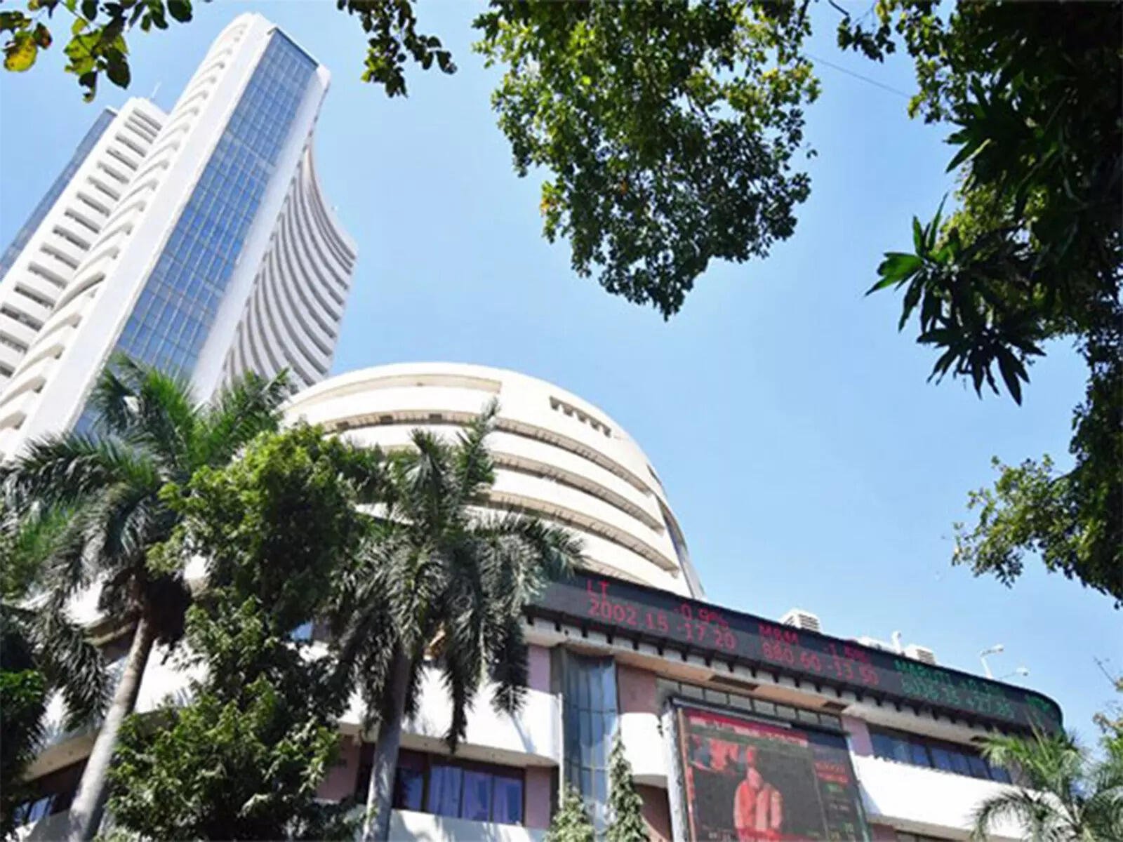 Market wrap: L&T, Bharti Airtel, Infosys, Tech Mahindra top gainers and losers on Nifty and Sensex on Monday
