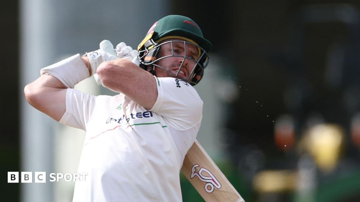 Batter Kelly out of Leics finale with rib injury