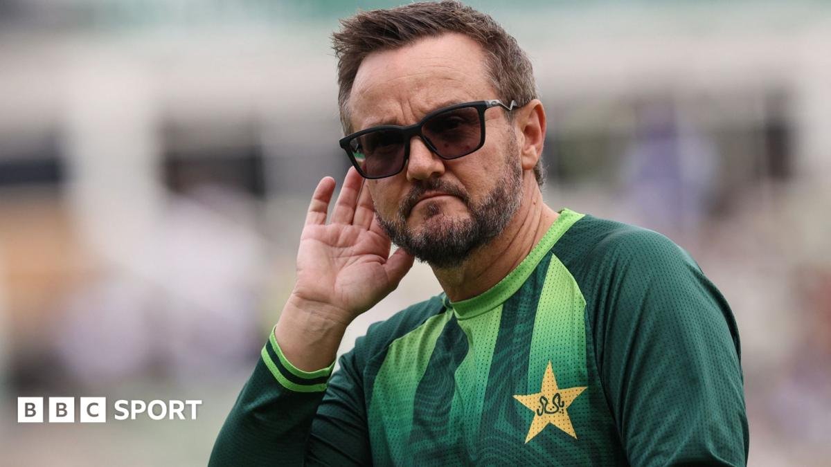 Hesson open to Pakistan Test job after England approach