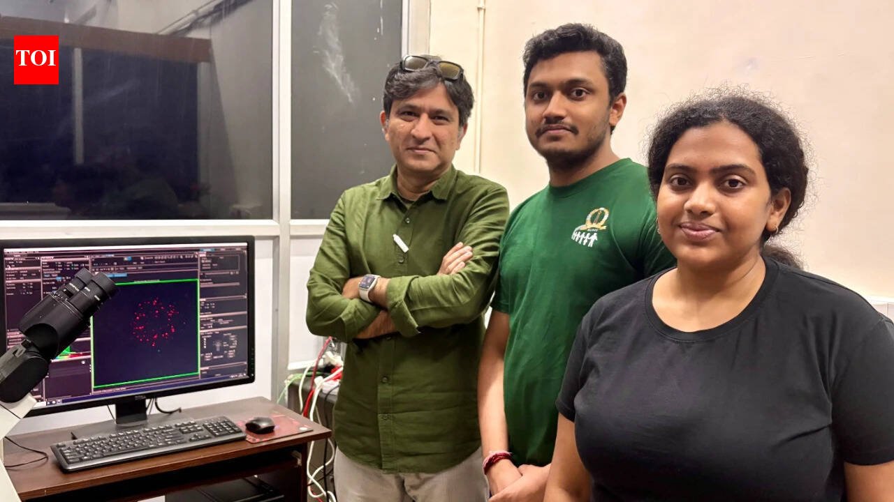 IISc team uses blue light to switch on cell division; may aid cancer research