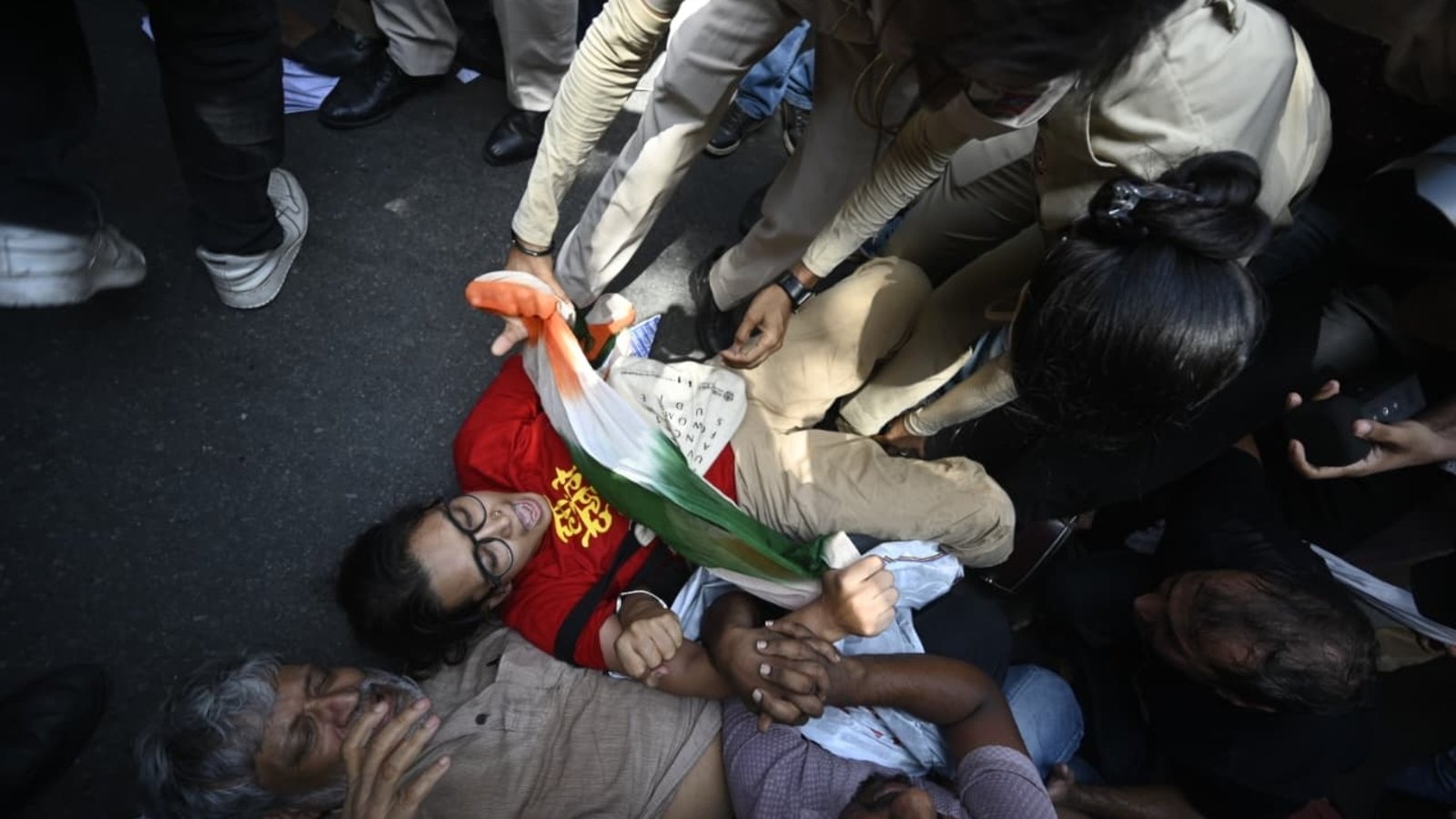 Jantar Mantar protest highlights: Stir to continue on October 3, says Neha Bora as police detain 700