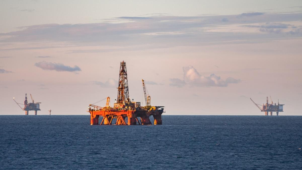 As oil prices increase, RBI opens special window for PSU oil firms to meet their daily dollar needs