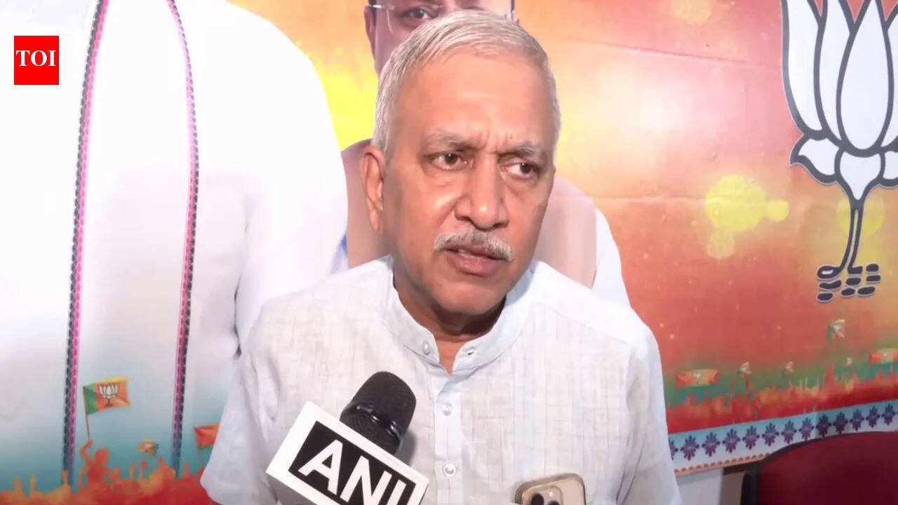 Tamil Nadu BJP slams ministers for allowing Muslim aide in skull cap into temple
