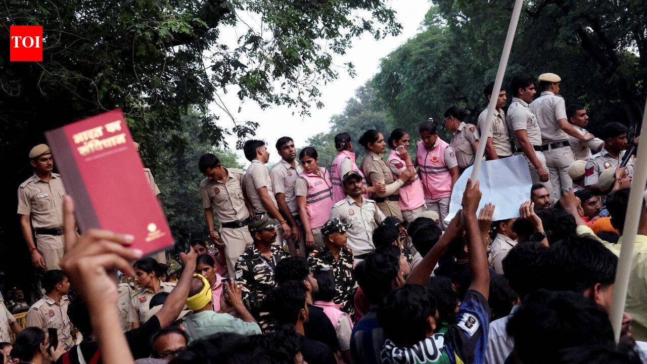 Delhi protests: Pakistan-linked handles under probe for fake claims of police firing