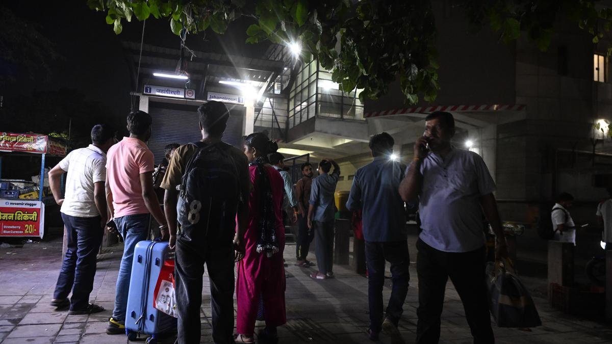 Supreme Court fixes special hearing on Sunday for pleas challenging mass detentions, transit shutdown in Delhi