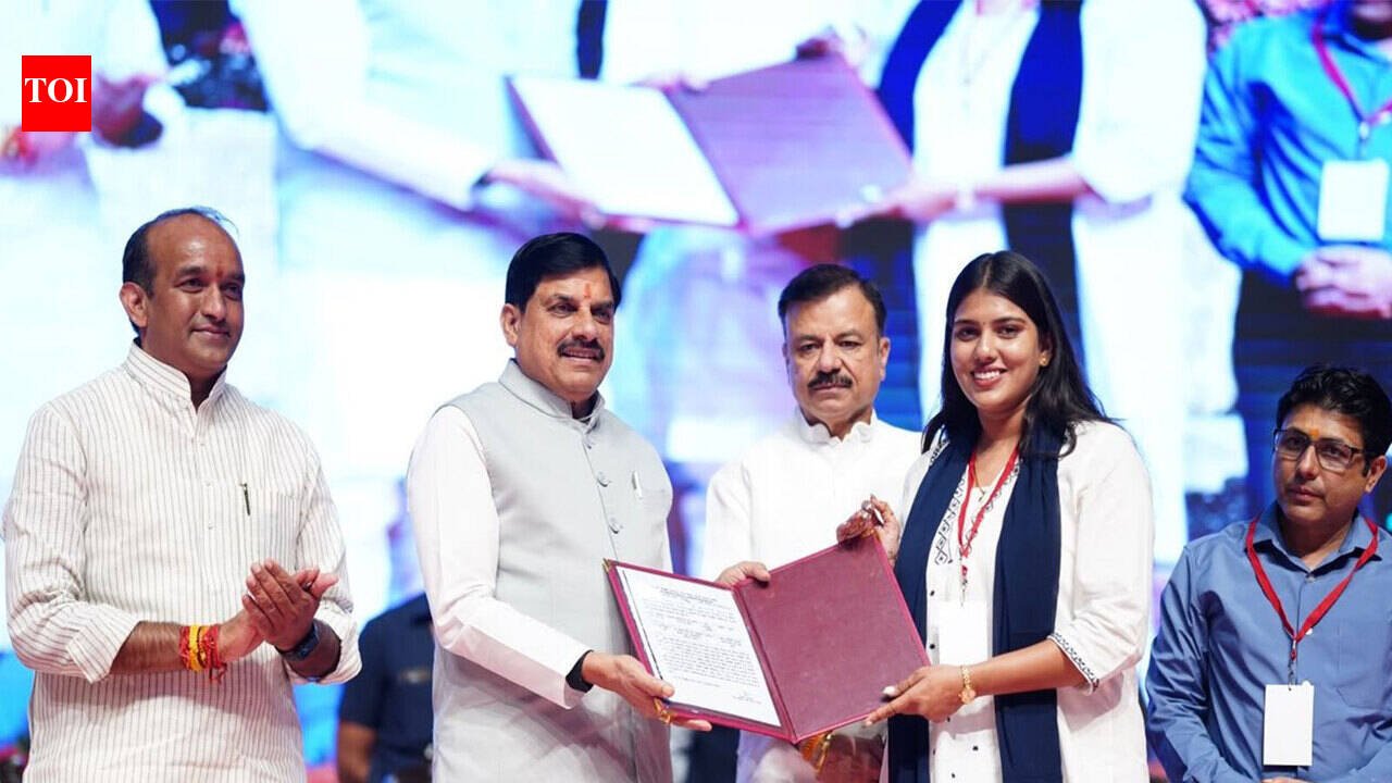 MP CM Mohan Yadav distributes 954 compassionate appointment letters in School Education Department, announces 20,000 new jobs